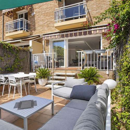 Renovated seafront townhouse in Castelldefels