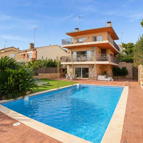 Montemar house with garden and pool — sold