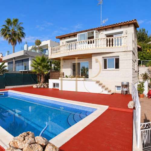 Sold house in Vallpineda, Sitges, with a pool and sea views