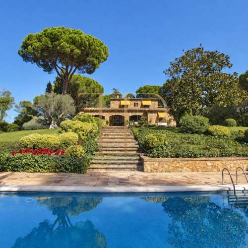 Estate with two houses, lake and chapel in Caldes de Malavella