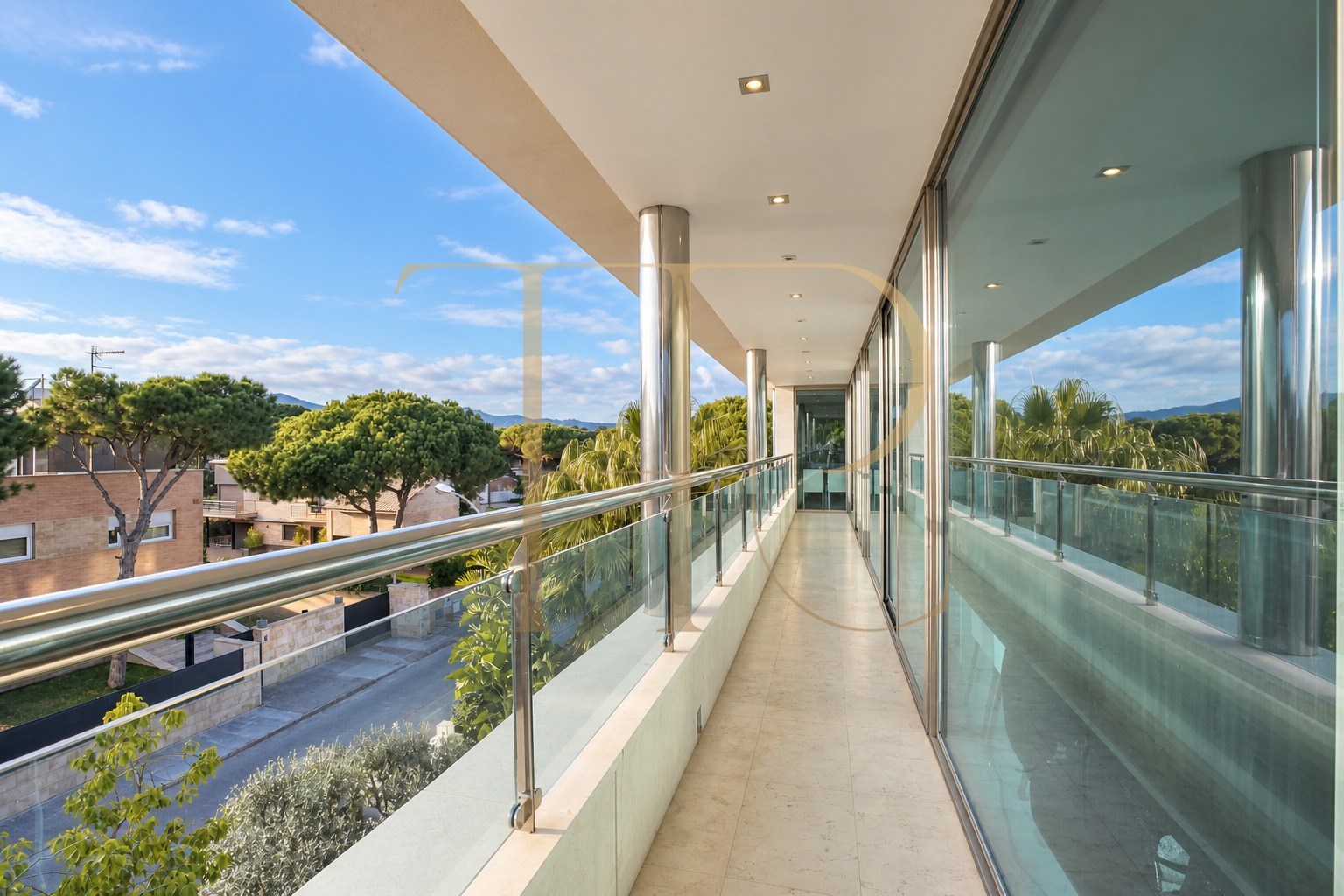 Villa with pool for rent in Castelldefels Playa