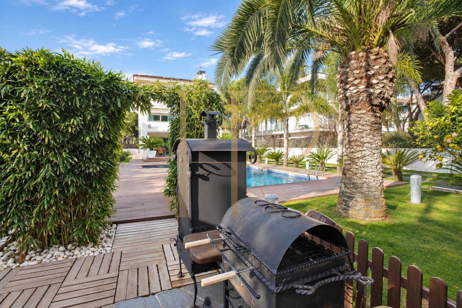 Villa with pool for rent in Castelldefels Playa