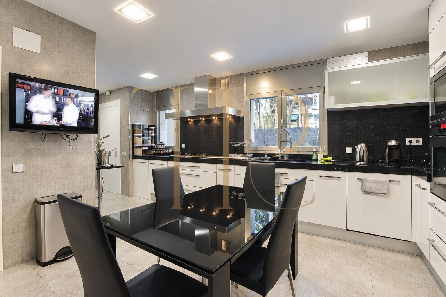 Villa with pool for rent in Castelldefels Playa
