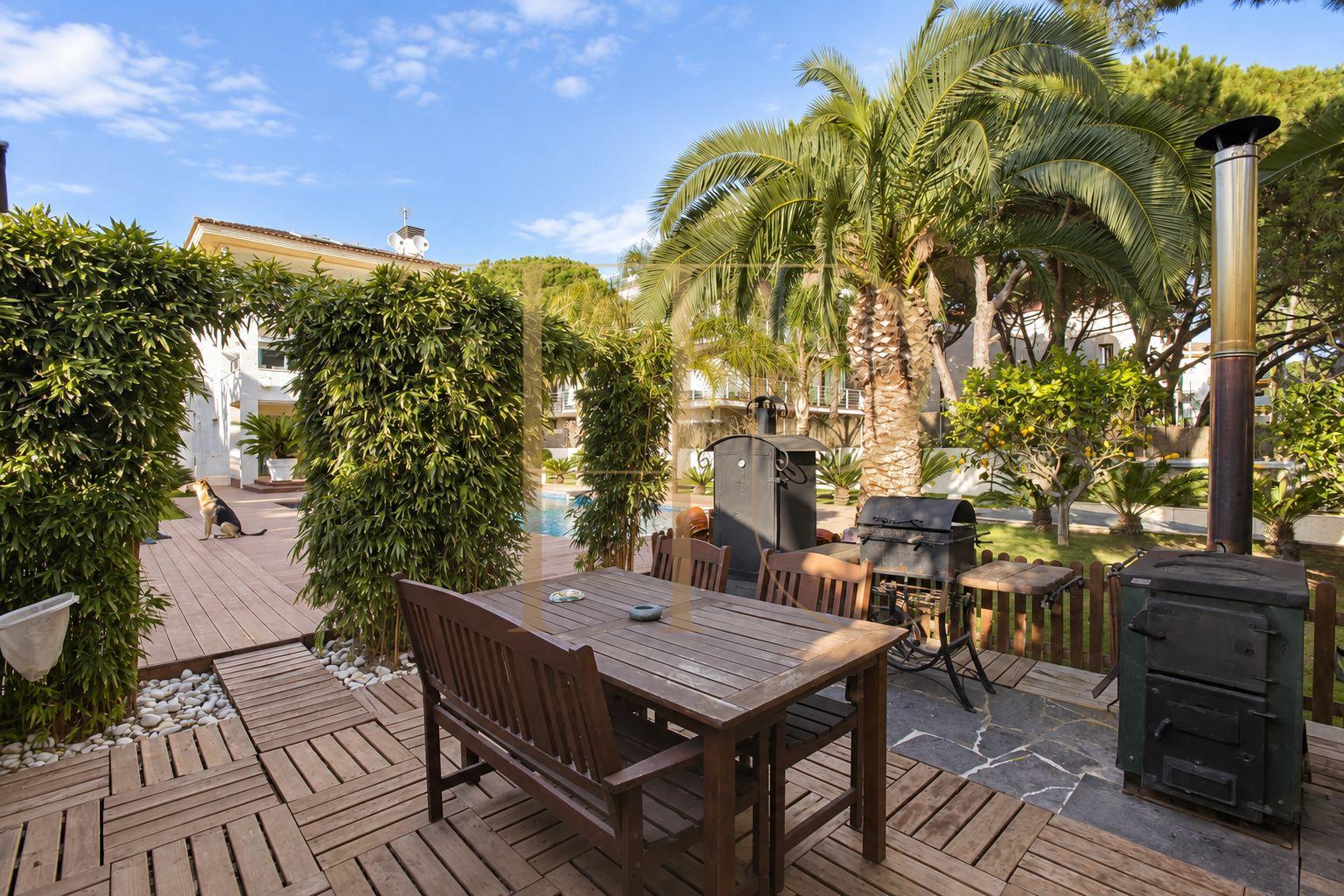 Villa with pool for rent in Castelldefels Playa