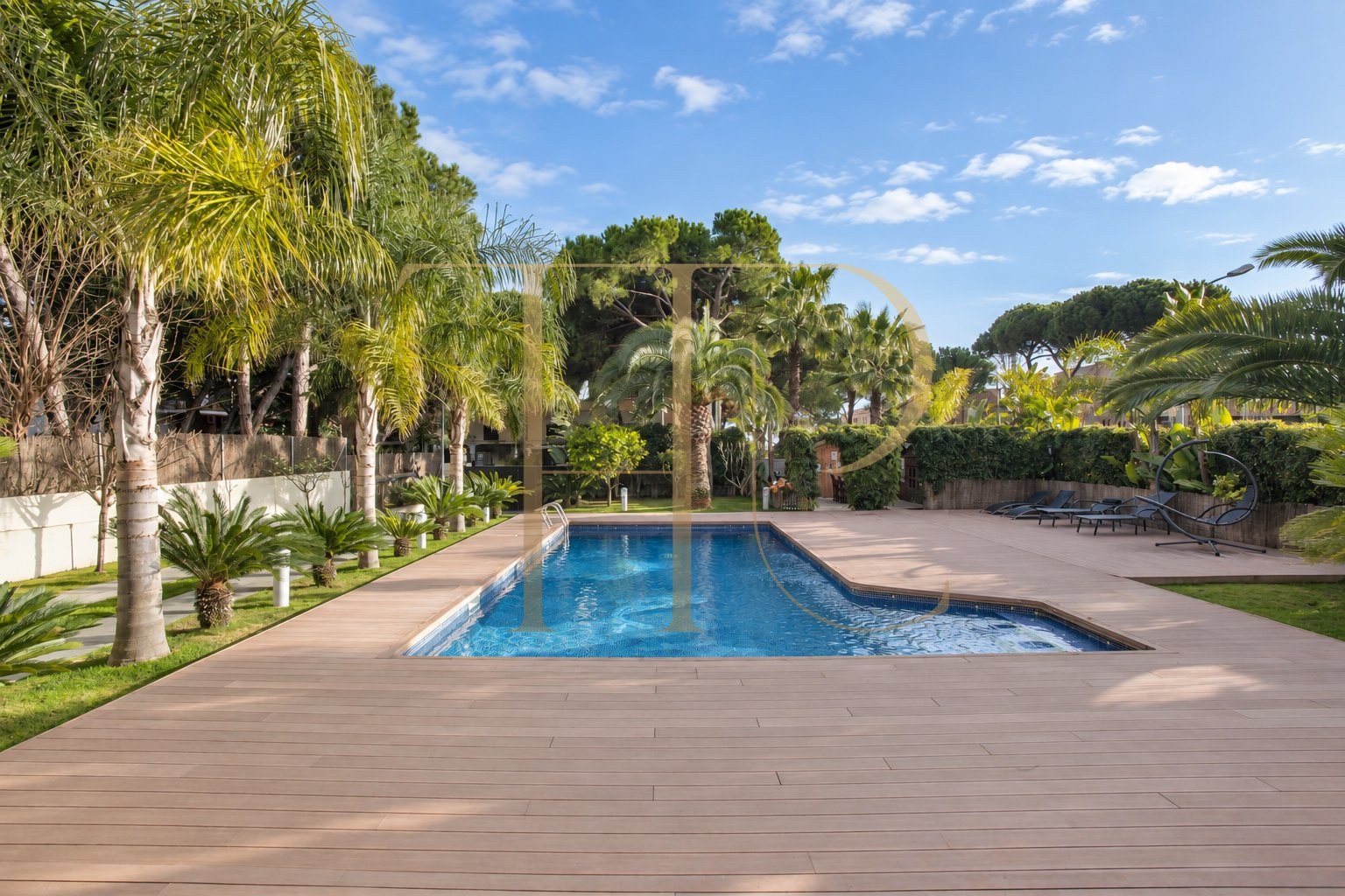 Villa with pool for rent in Castelldefels Playa