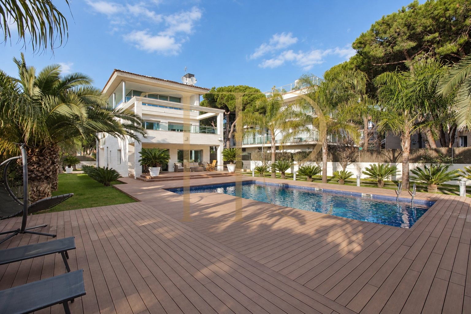 Villa with pool for rent in Castelldefels Playa
