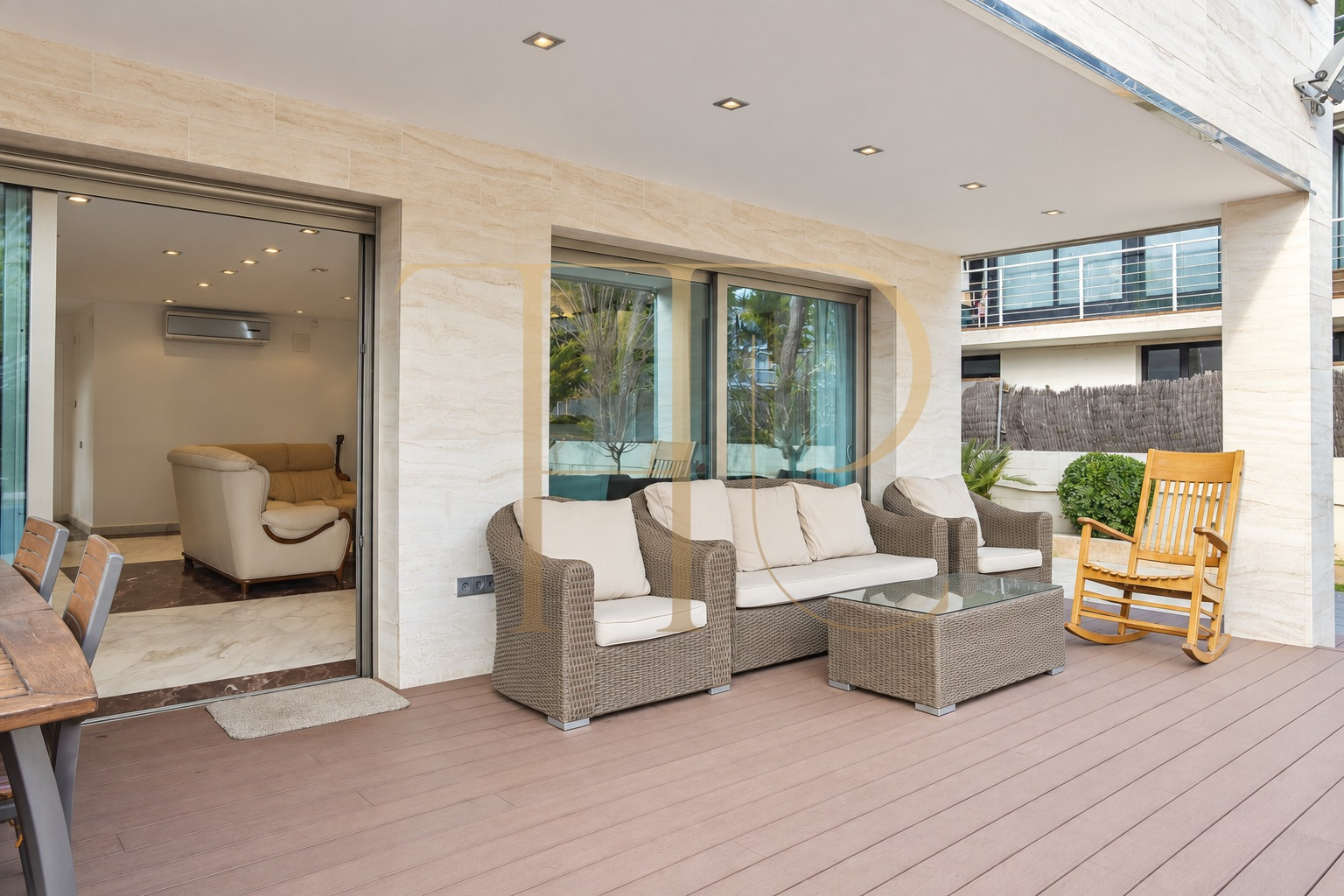 Villa with pool for rent in Castelldefels Playa