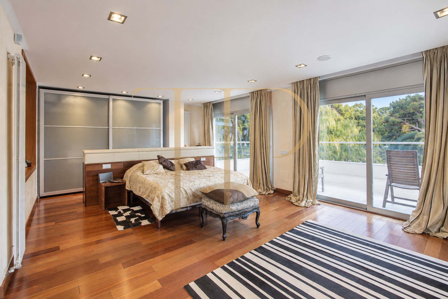 Villa with pool for rent in Castelldefels Playa