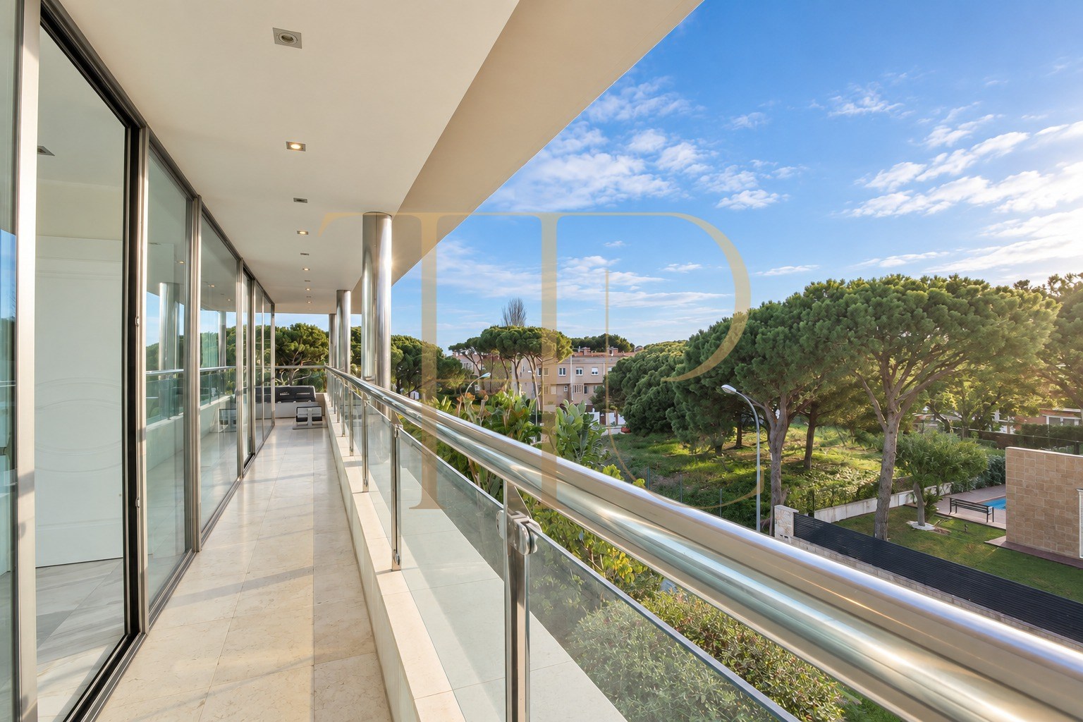 Villa with pool for rent in Castelldefels Playa