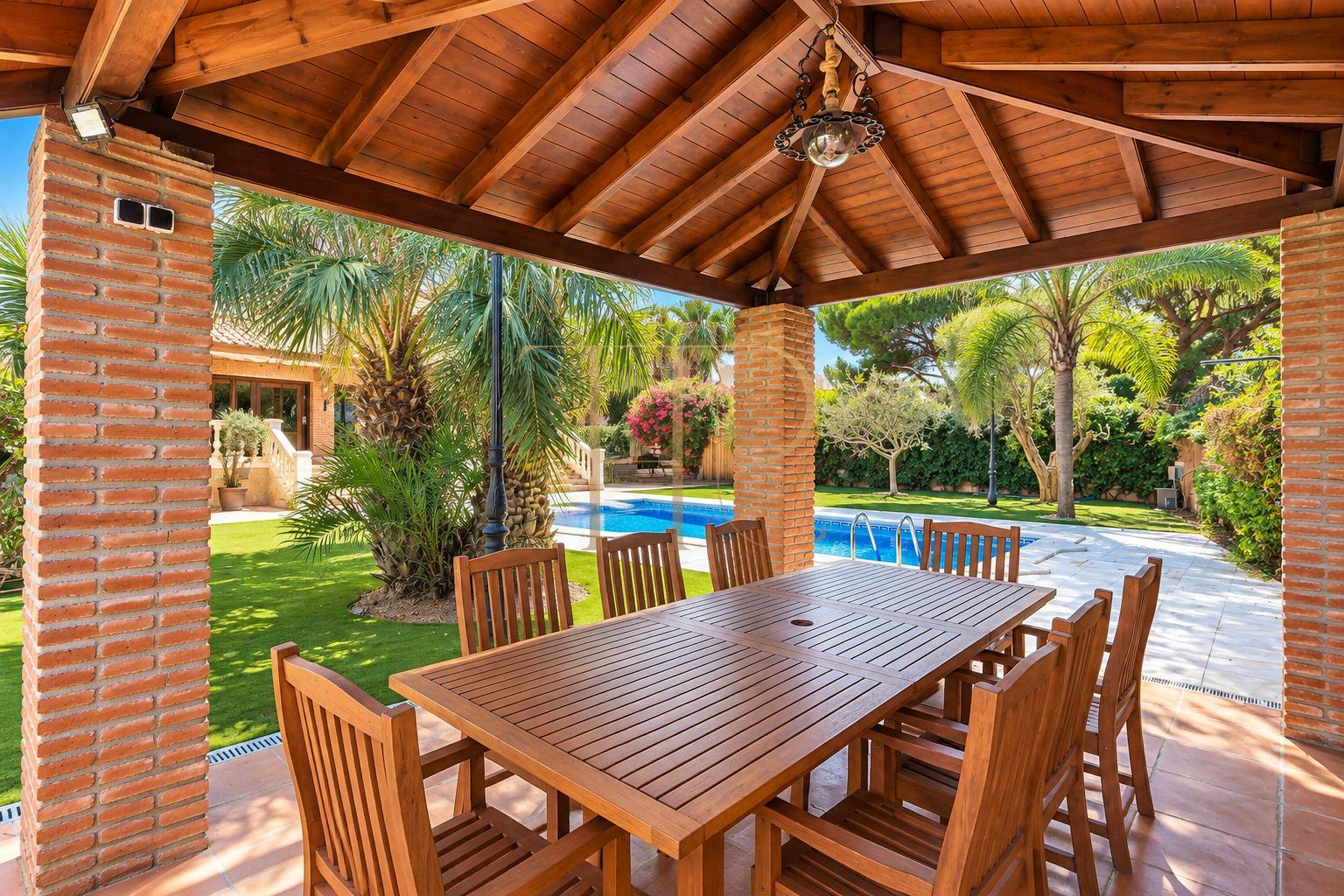 Luxury detached villa for rent in Gavà Mar, fully renovated