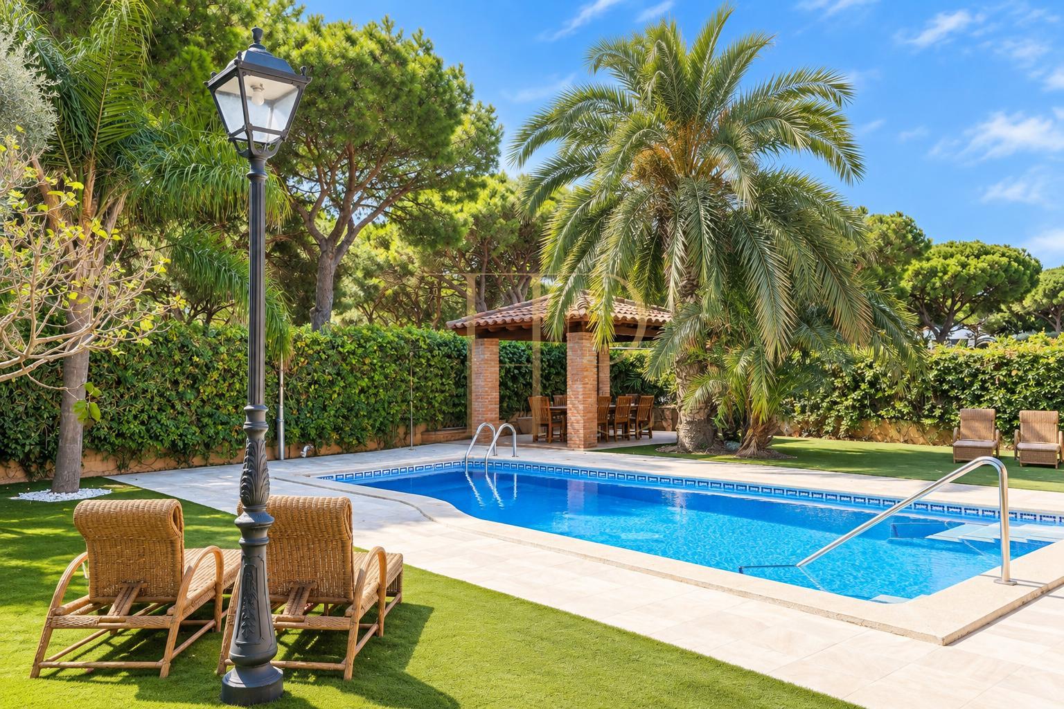 Luxury detached villa for rent in Gavà Mar, fully renovated