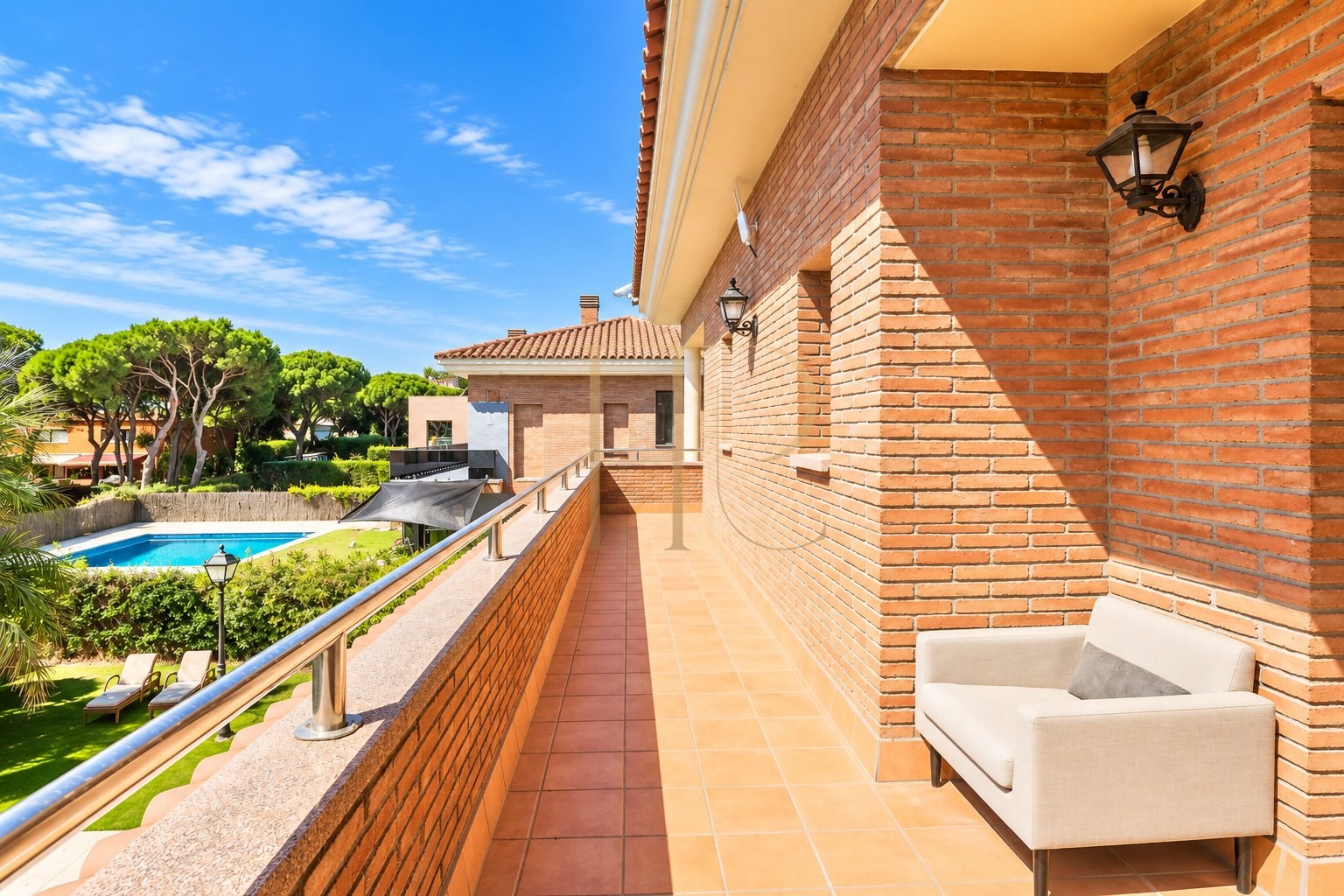 Luxury detached villa for rent in Gavà Mar, fully renovated