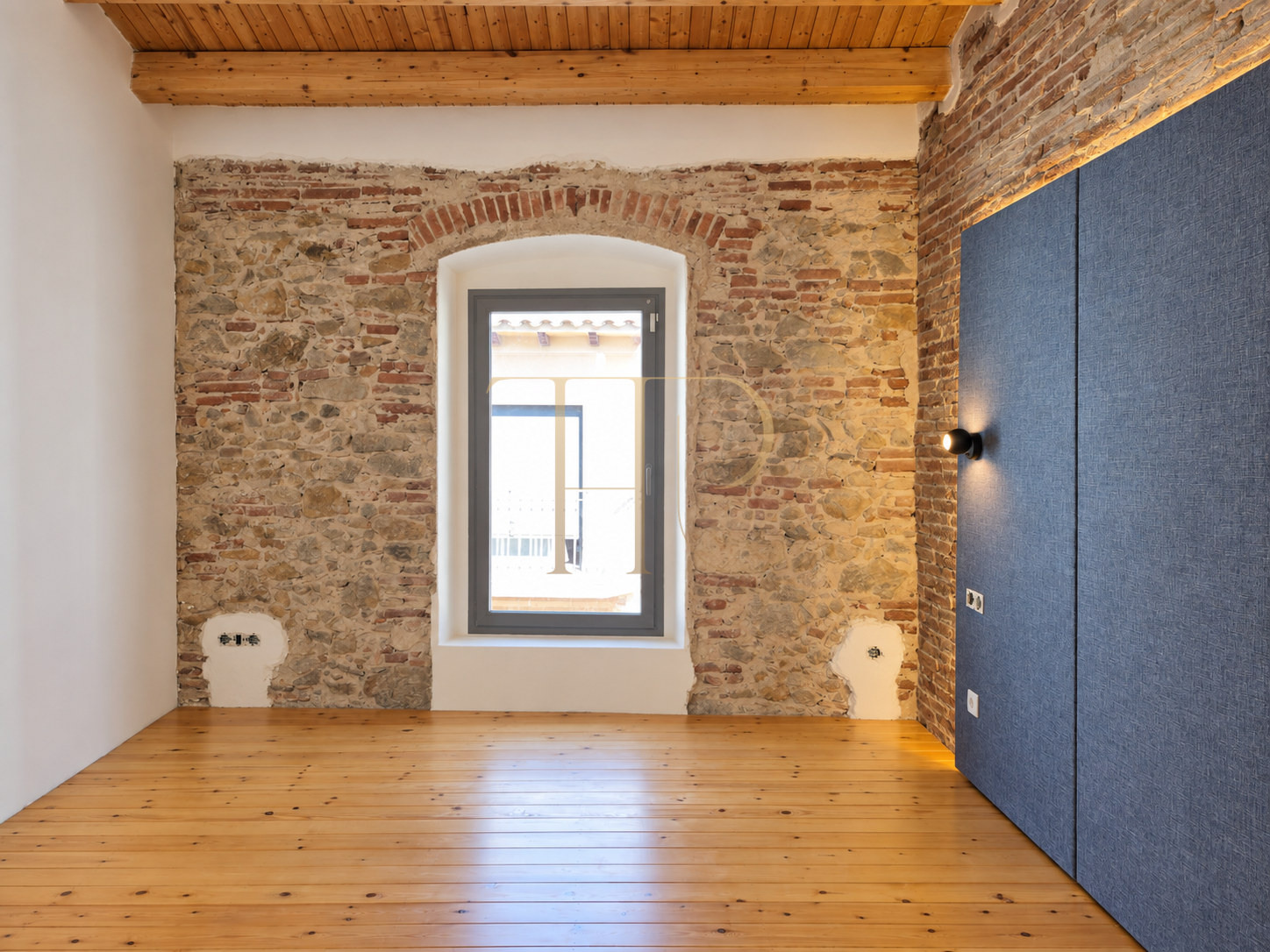 Malgrat de Mar duplex: original unrenovated option