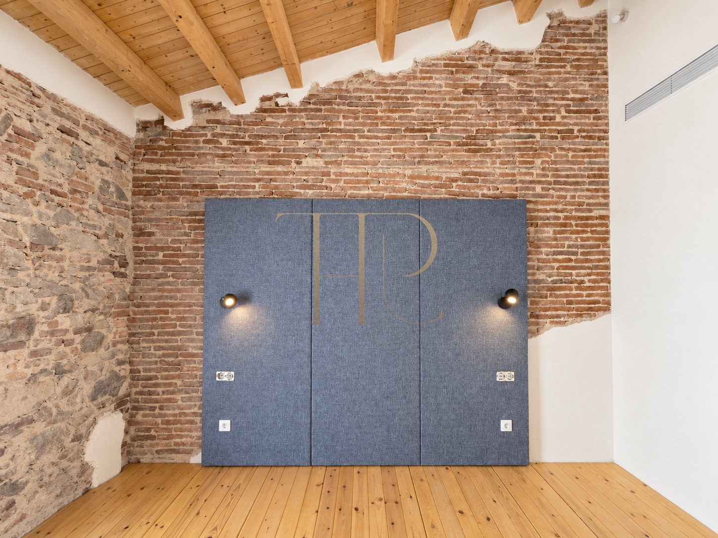 Malgrat de Mar duplex: original unrenovated option