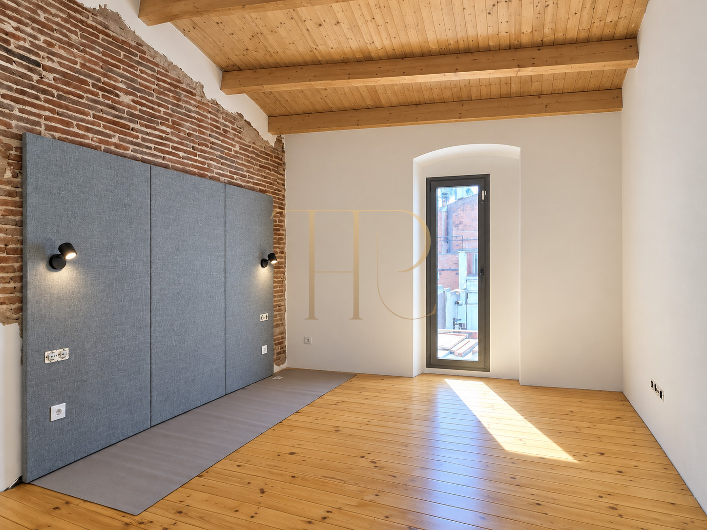 Malgrat de Mar duplex: original unrenovated option