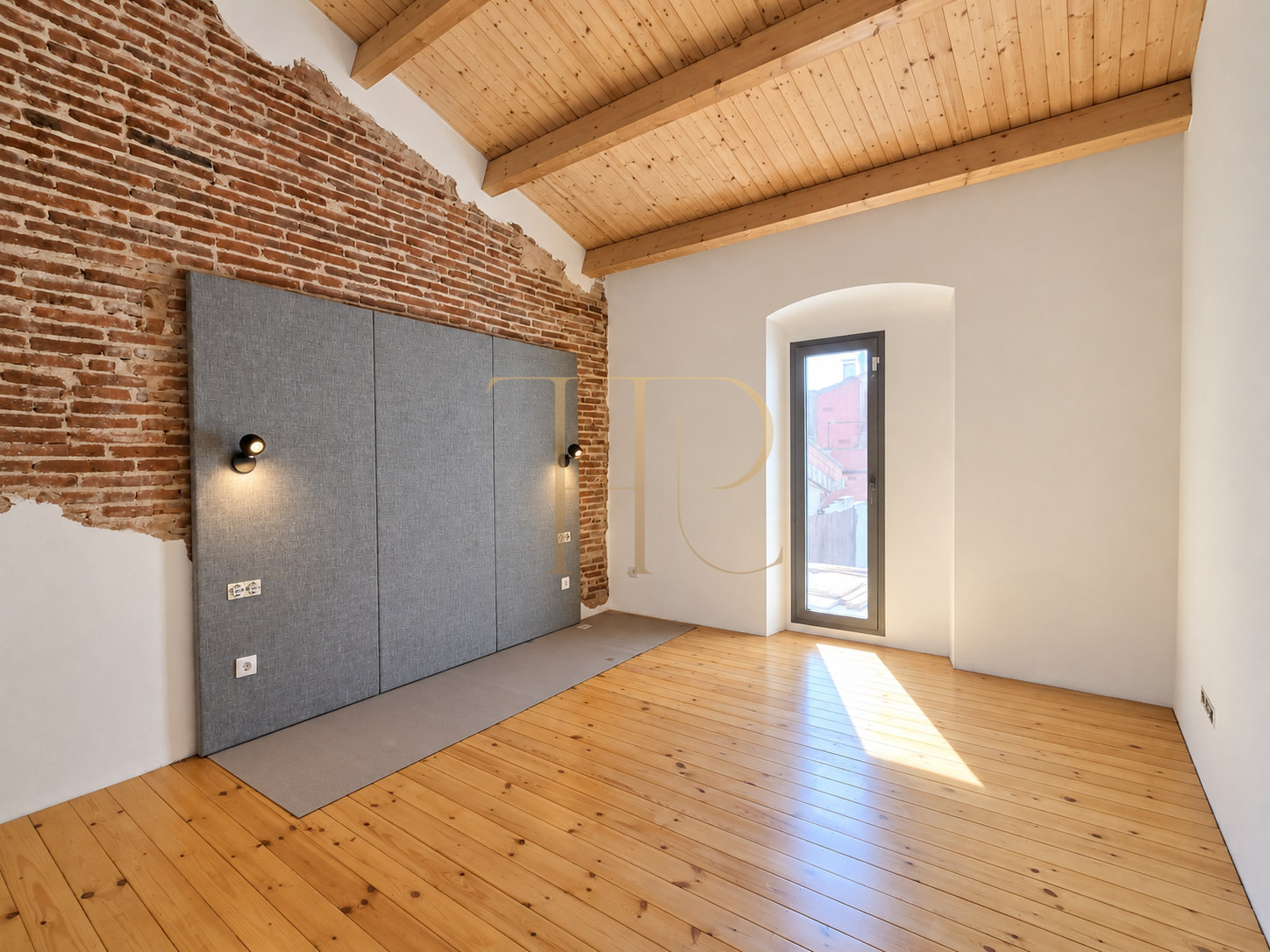 Malgrat de Mar duplex: original unrenovated option