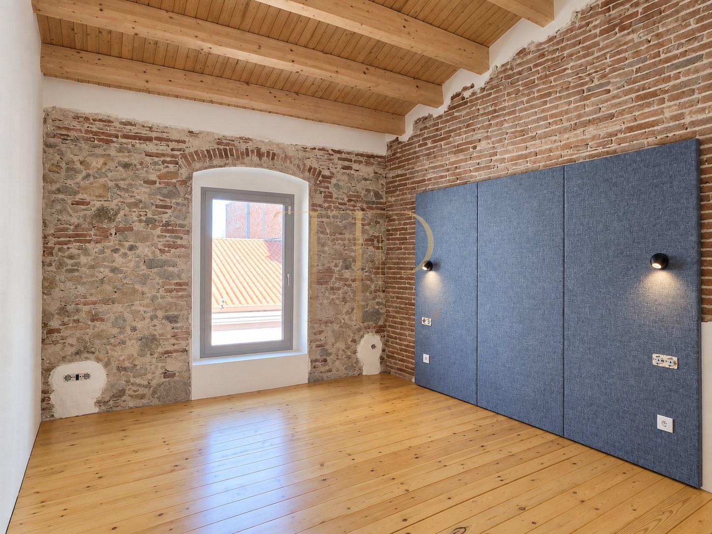 Malgrat de Mar duplex: original unrenovated option