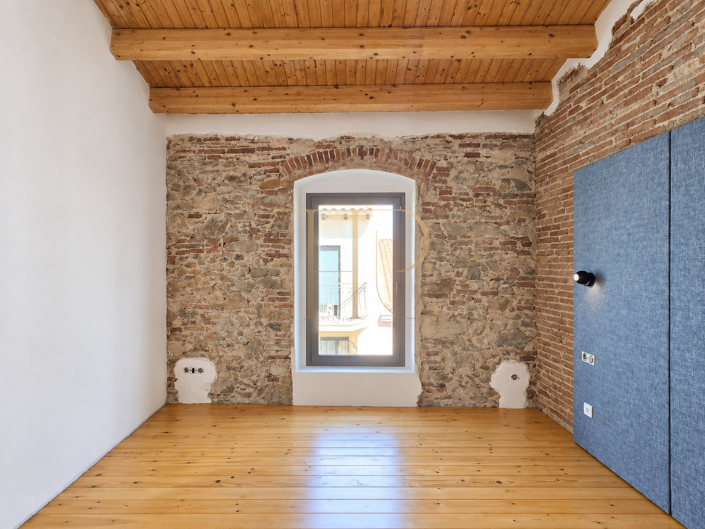 Malgrat de Mar duplex: original unrenovated option