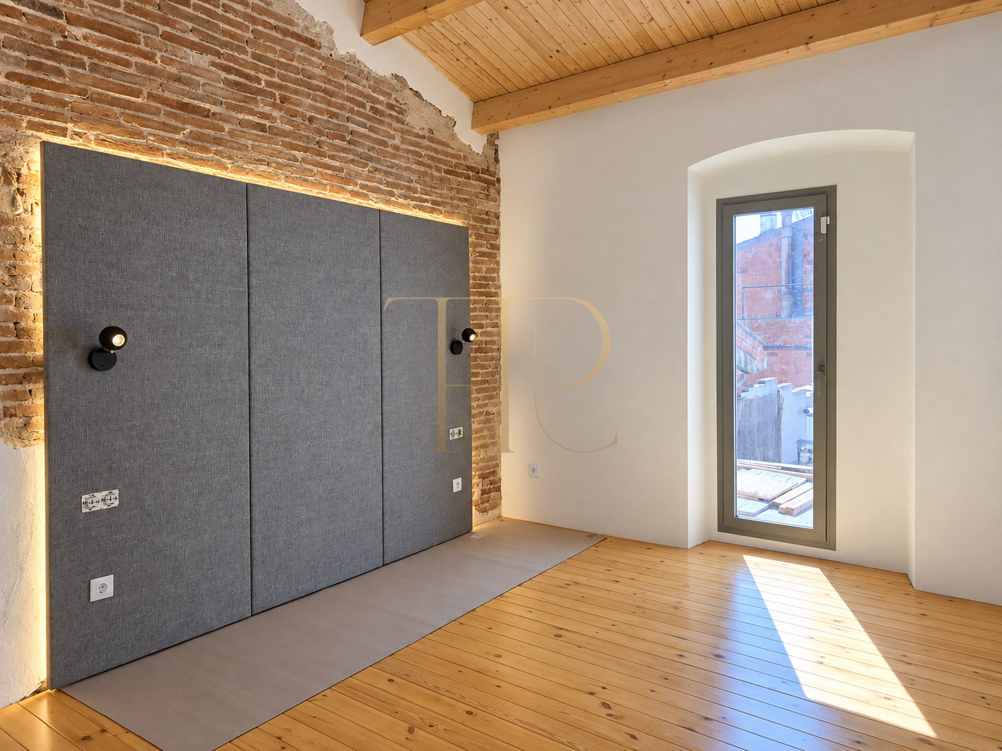 Malgrat de Mar duplex: original unrenovated option