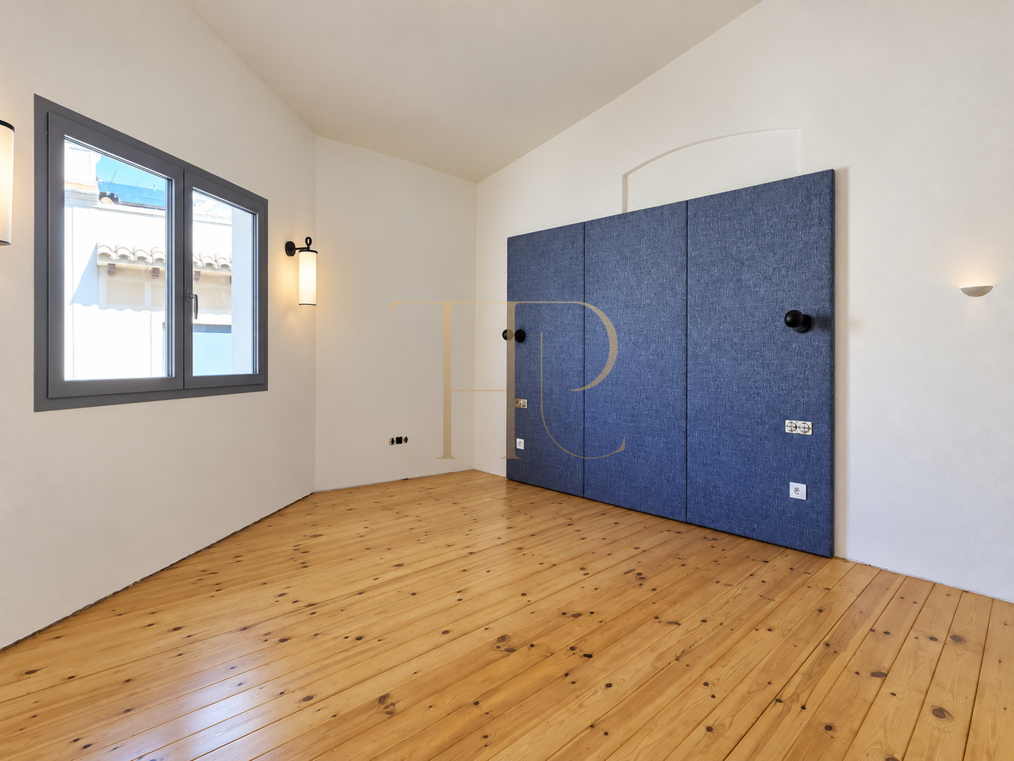 Malgrat de Mar duplex: original unrenovated option