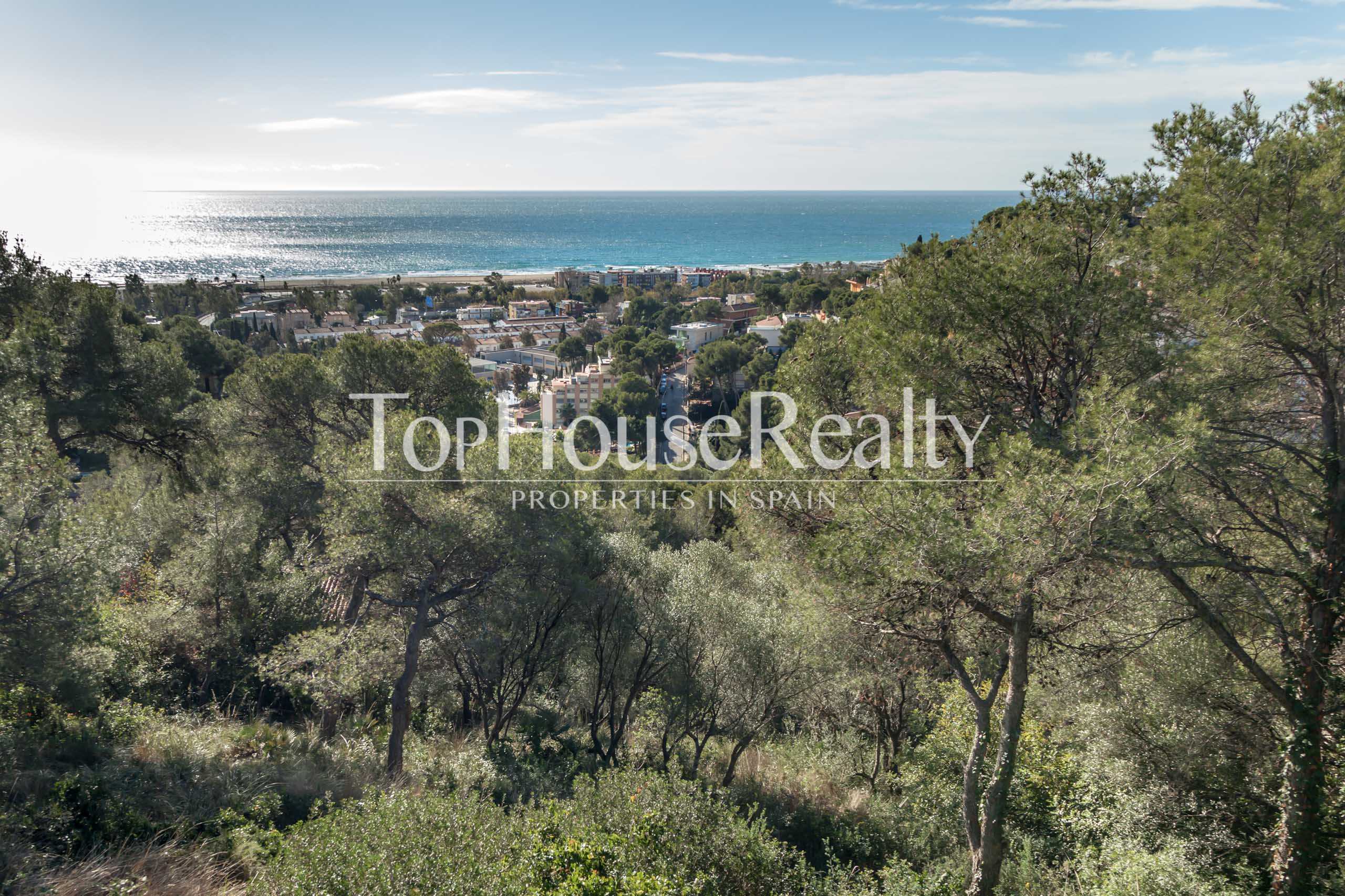 Unique plot by size and views in Castelldefels