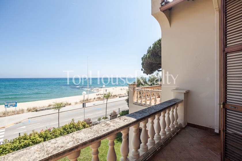 Luxury villa on the seafront of San Vicens de Montalt