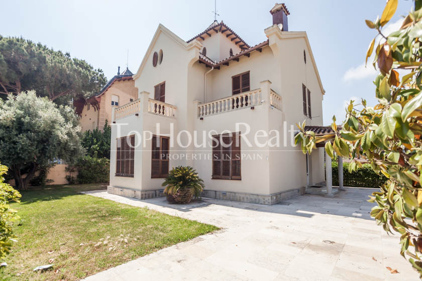 Luxury villa on the seafront of San Vicens de Montalt
