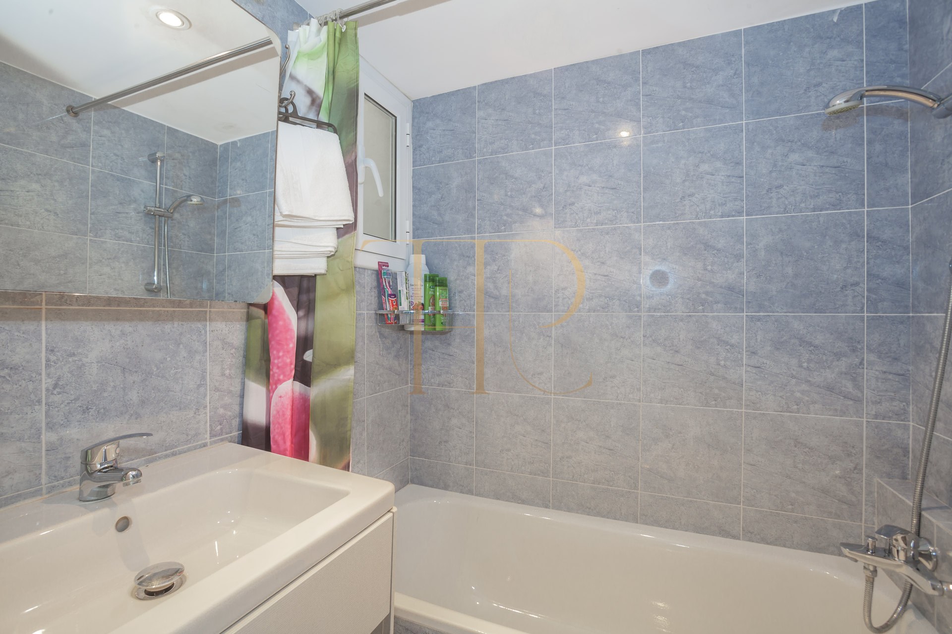 Renovated apartment with a sea-view terrace in Gavà Mar