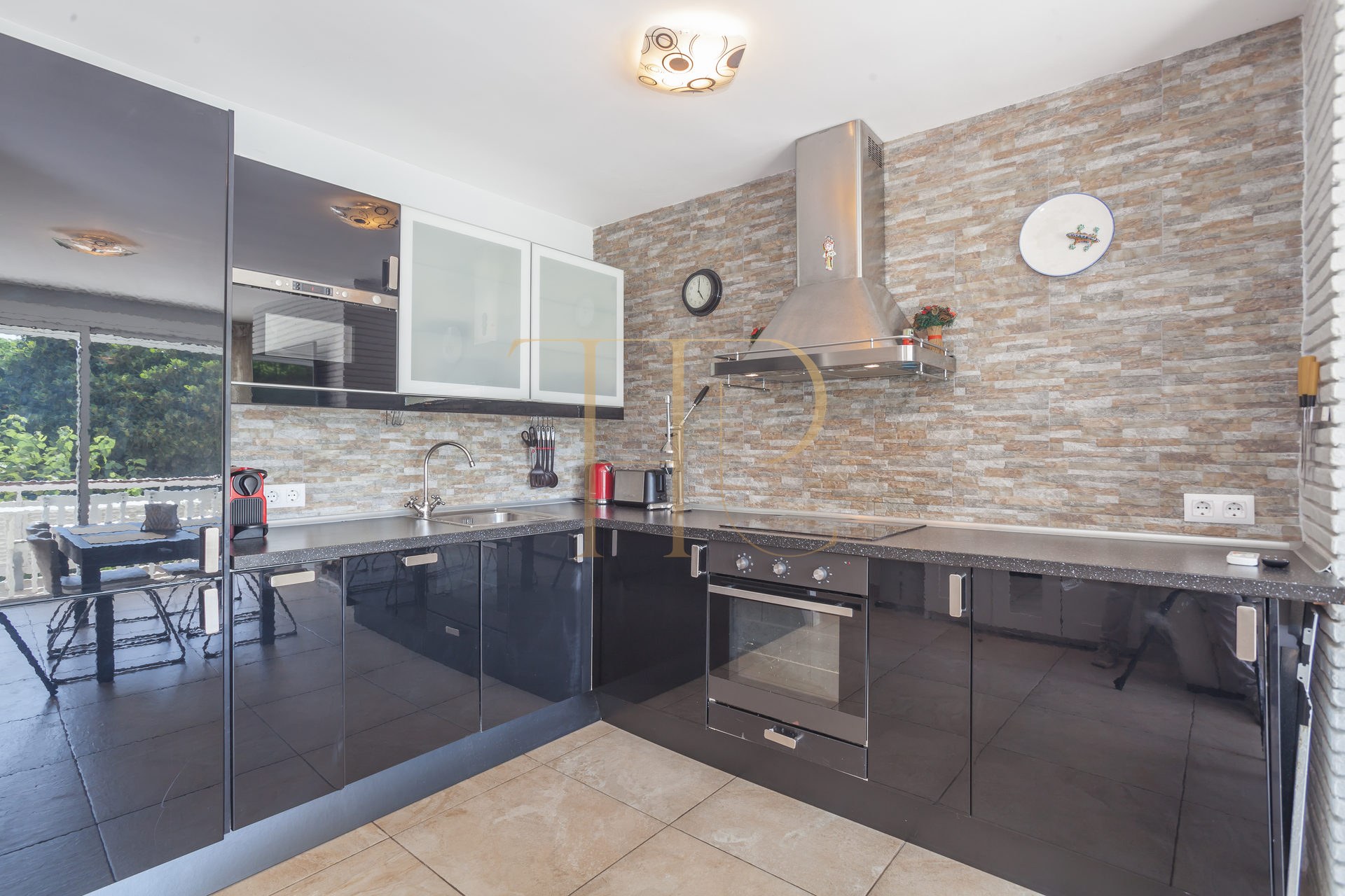 Renovated apartment with a sea-view terrace in Gavà Mar