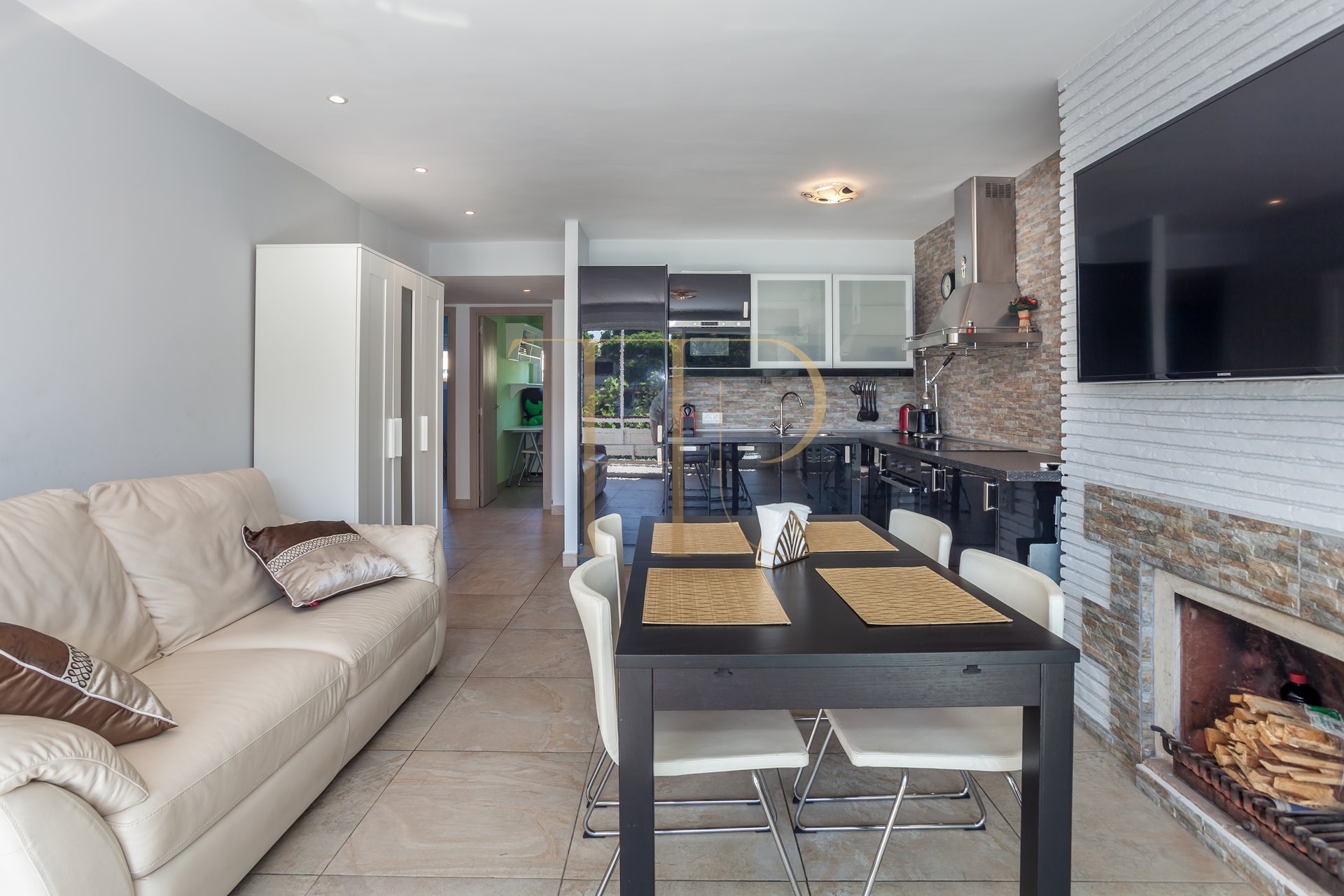 Renovated apartment with a sea-view terrace in Gavà Mar