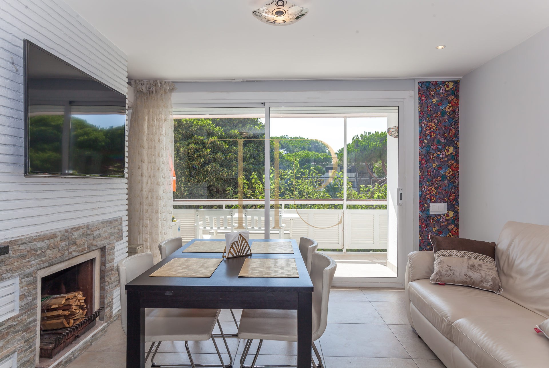 Renovated apartment with a sea-view terrace in Gavà Mar