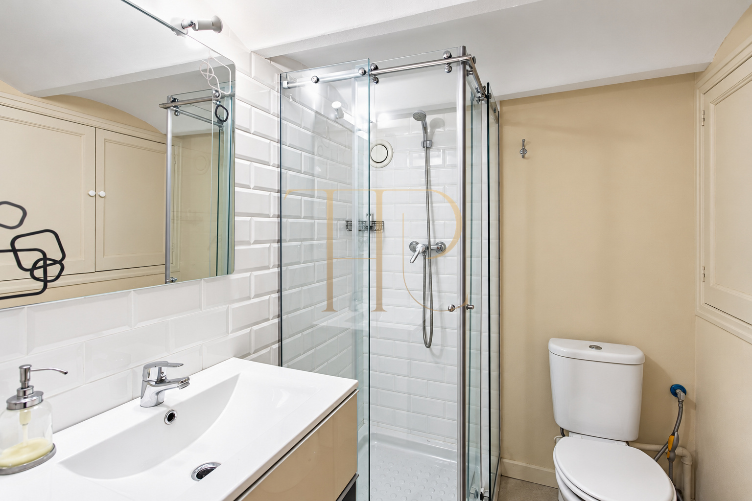 Refurbished apartment with large terrace in Dreta de l’Eixample