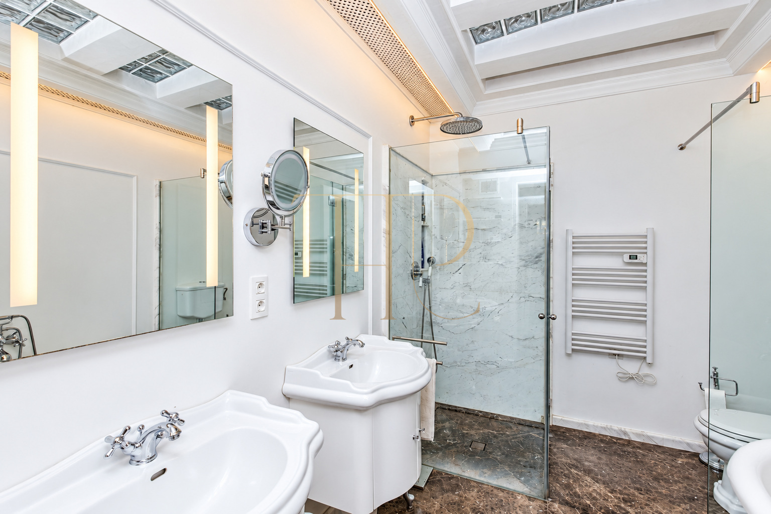 Refurbished apartment with large terrace in Dreta de l’Eixample