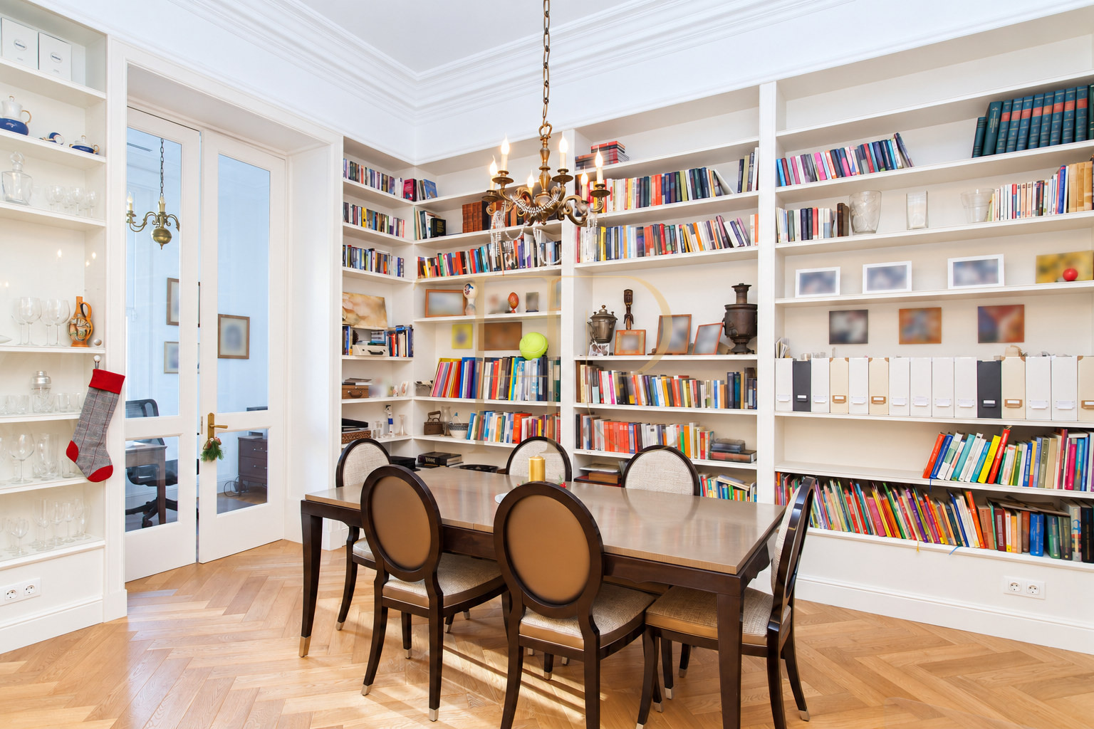 Refurbished apartment with large terrace in Dreta de l’Eixample