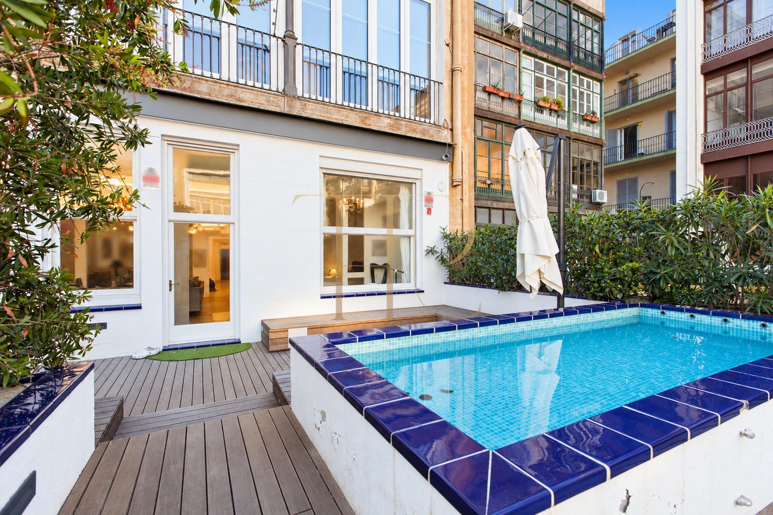 Refurbished apartment with large terrace in Dreta de l’Eixample