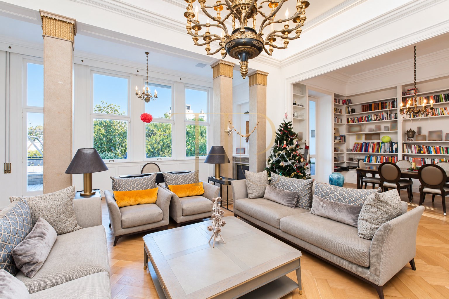 Refurbished apartment with large terrace in Dreta de l’Eixample
