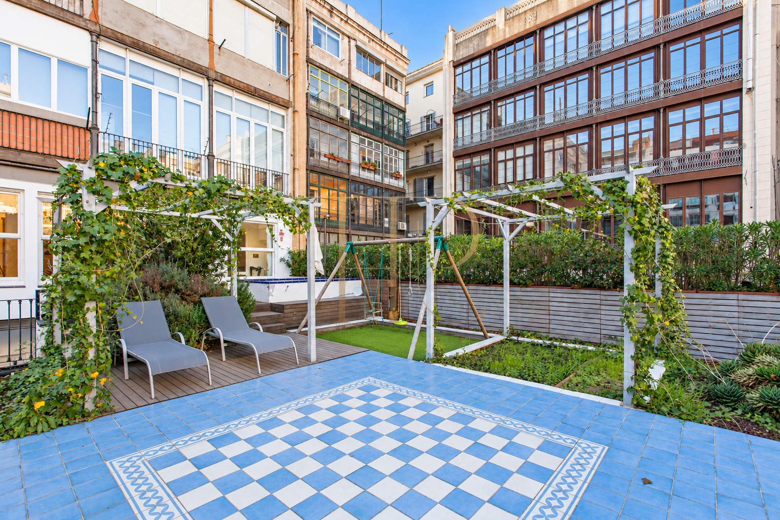 Refurbished apartment with large terrace in Dreta de l’Eixample