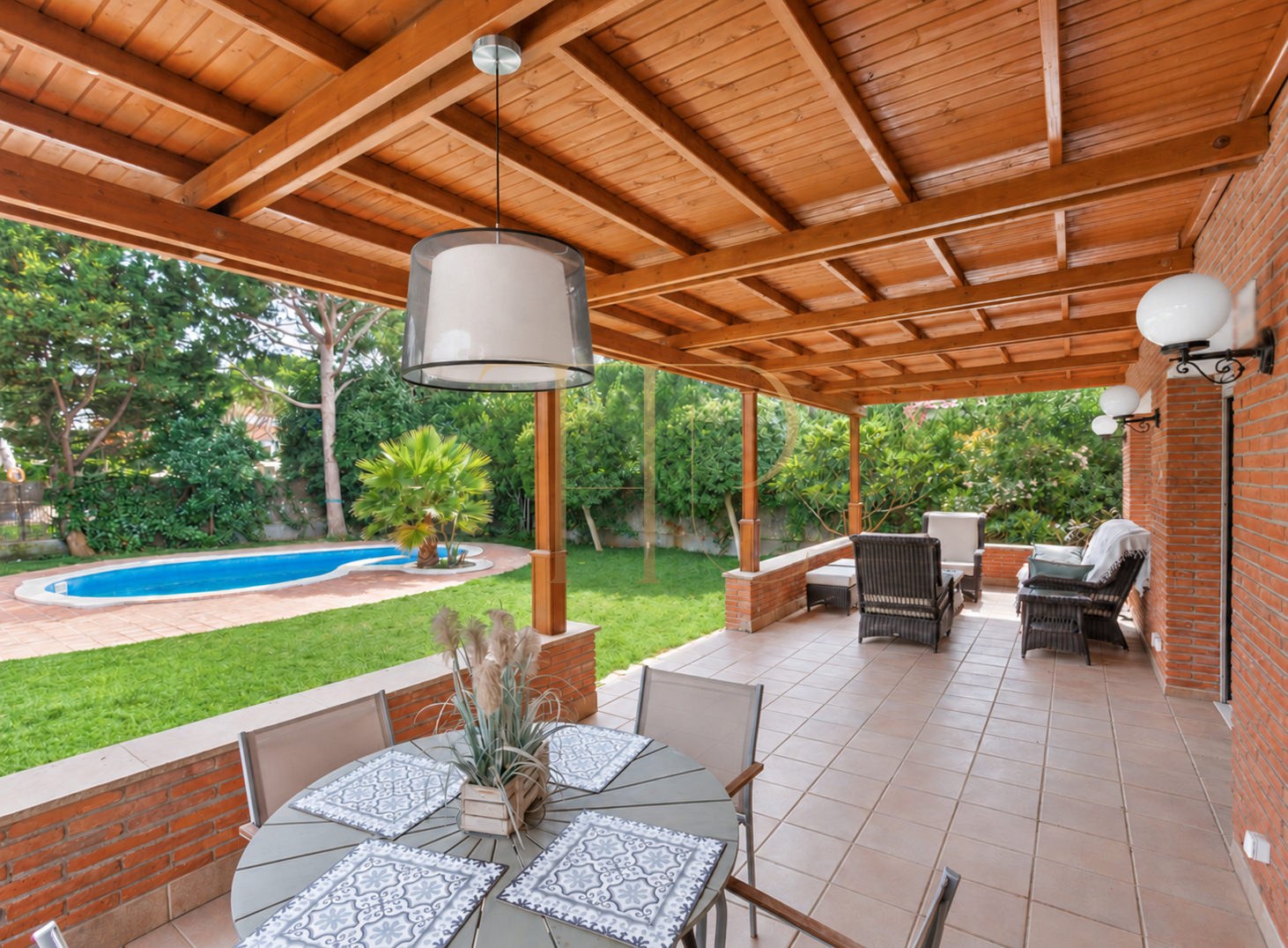 Sold: house with a garden and private pool in Gavà Mar