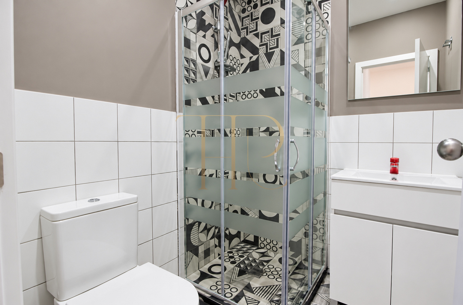 Sold: renovated apartment with four balconies in El Raval, Barcelona