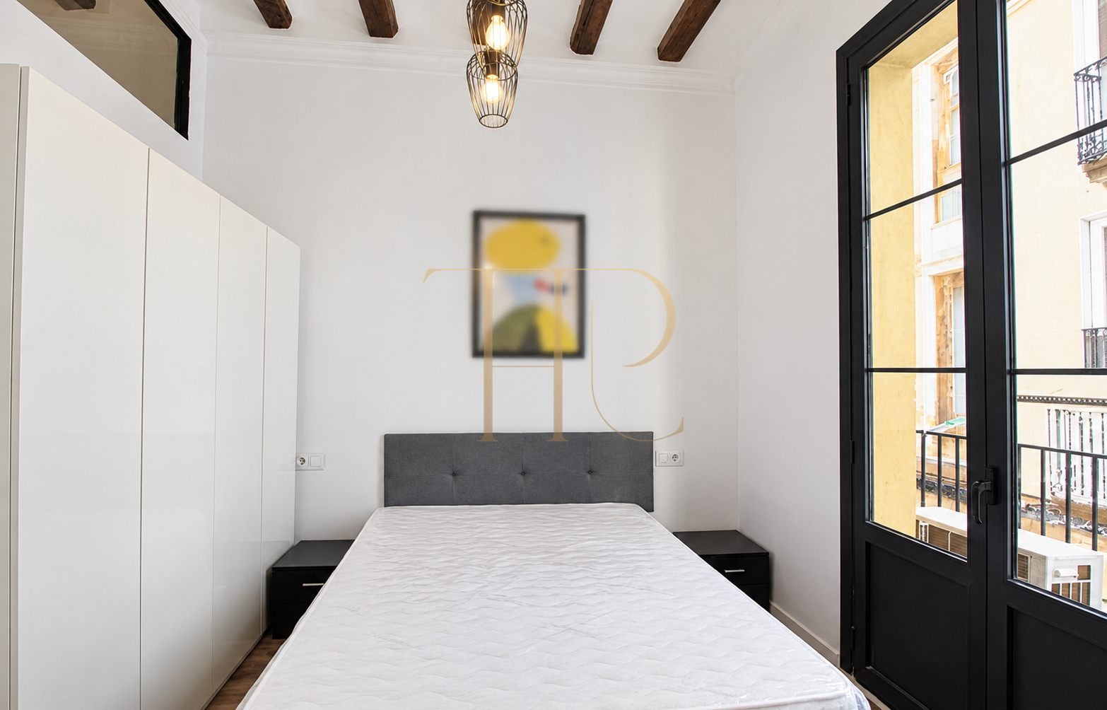 Sold: renovated apartment with four balconies in El Raval, Barcelona