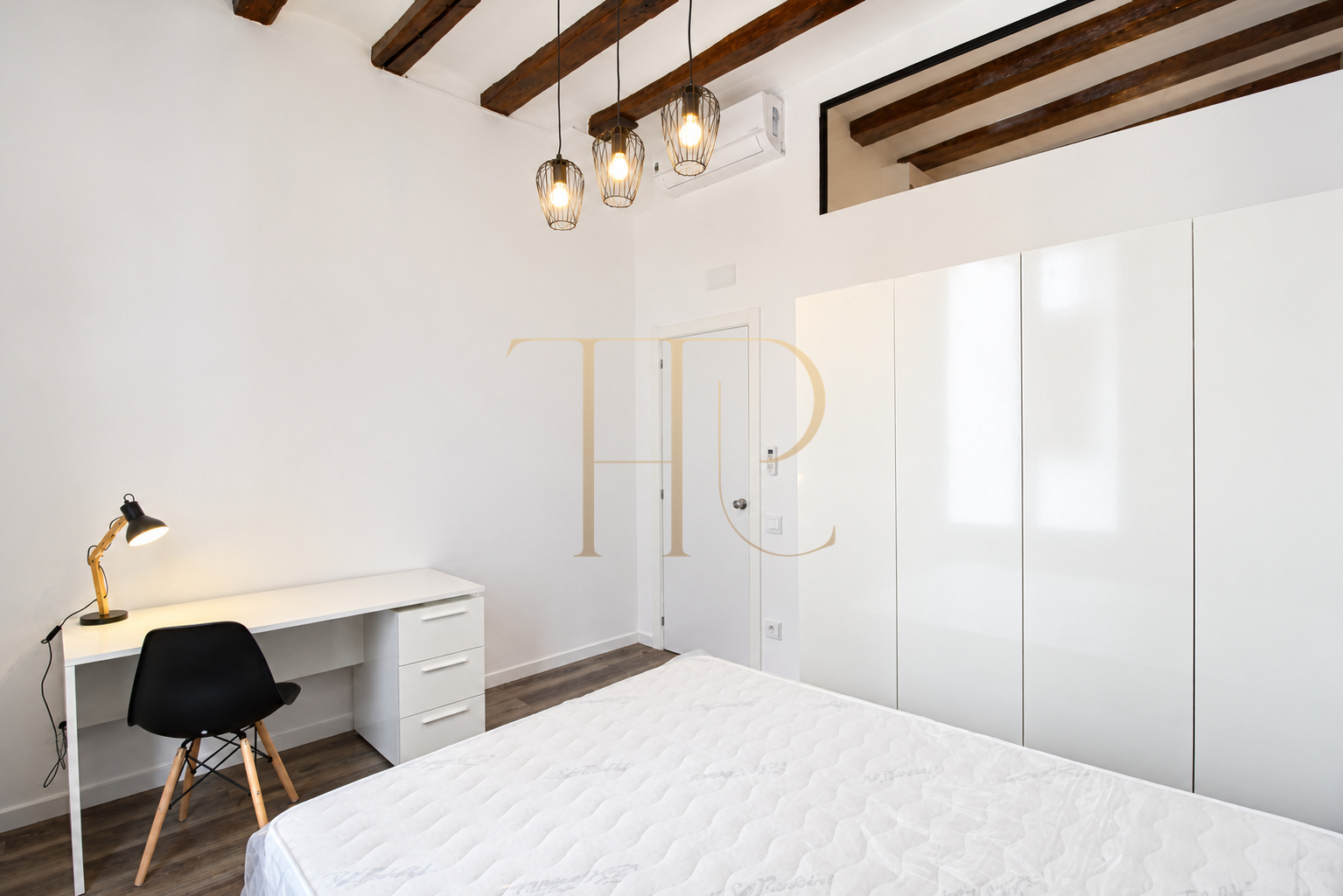Sold: renovated apartment with four balconies in El Raval, Barcelona