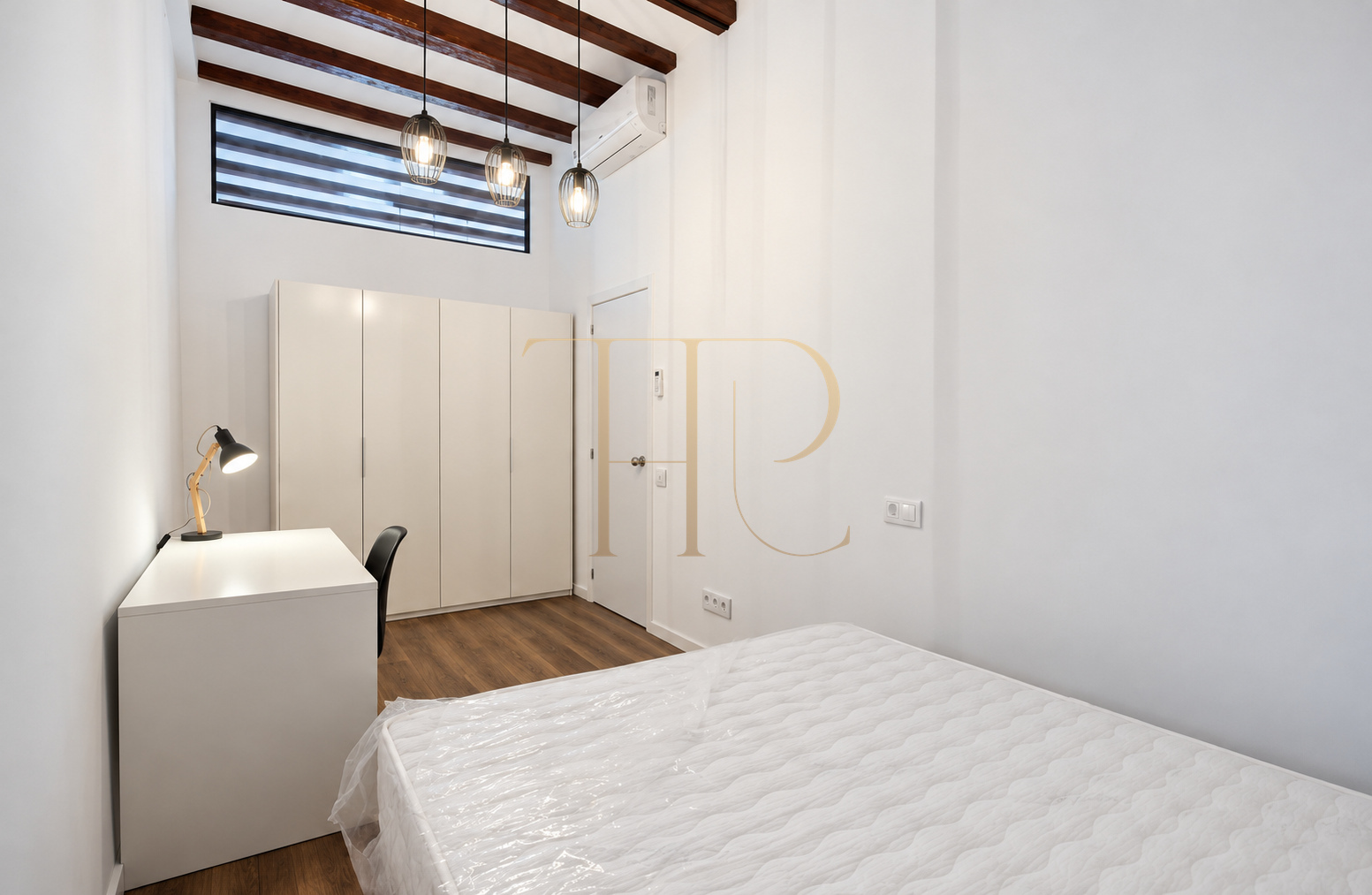 Sold: renovated apartment with four balconies in El Raval, Barcelona