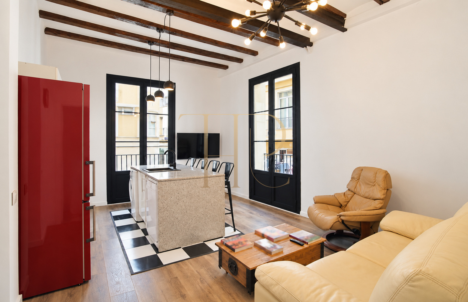 Sold: renovated apartment with four balconies in El Raval, Barcelona