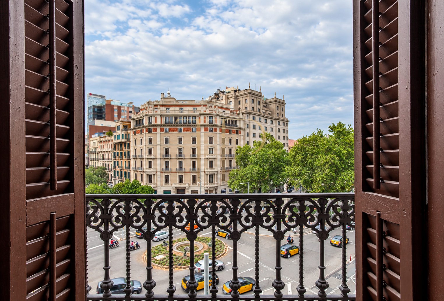 Let: office with eight rooms in Dreta de l’Eixample, Barcelona