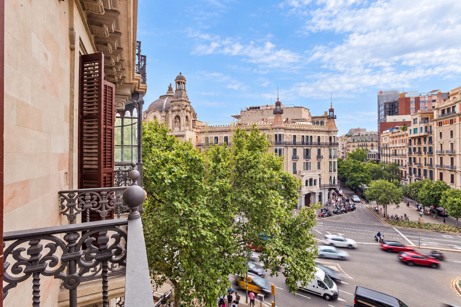 Let: office with eight rooms in Dreta de l’Eixample, Barcelona