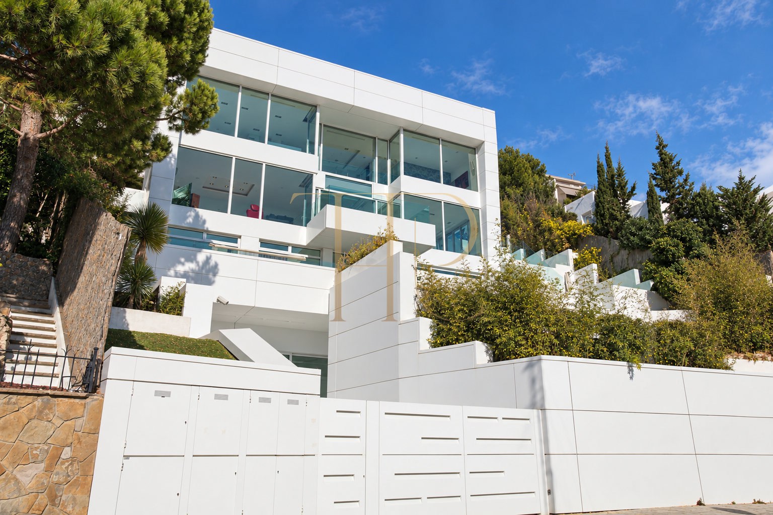 Villa for sale in Sitges with sea views and two pools