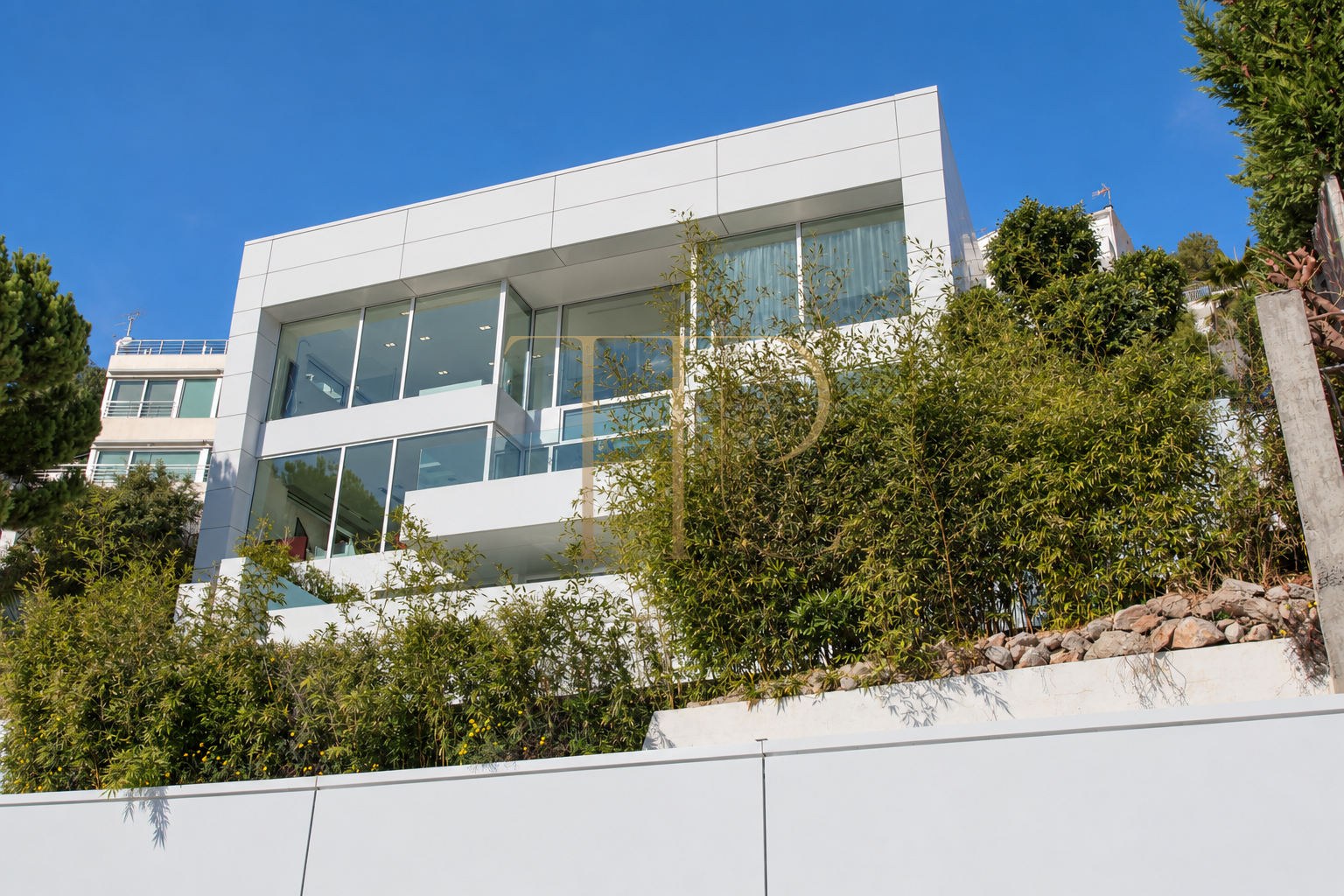 Villa for sale in Sitges with sea views and two pools
