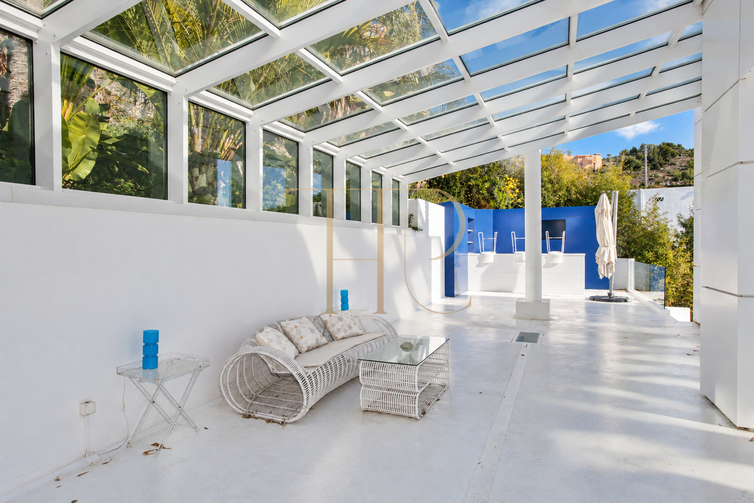Villa for sale in Sitges with sea views and two pools