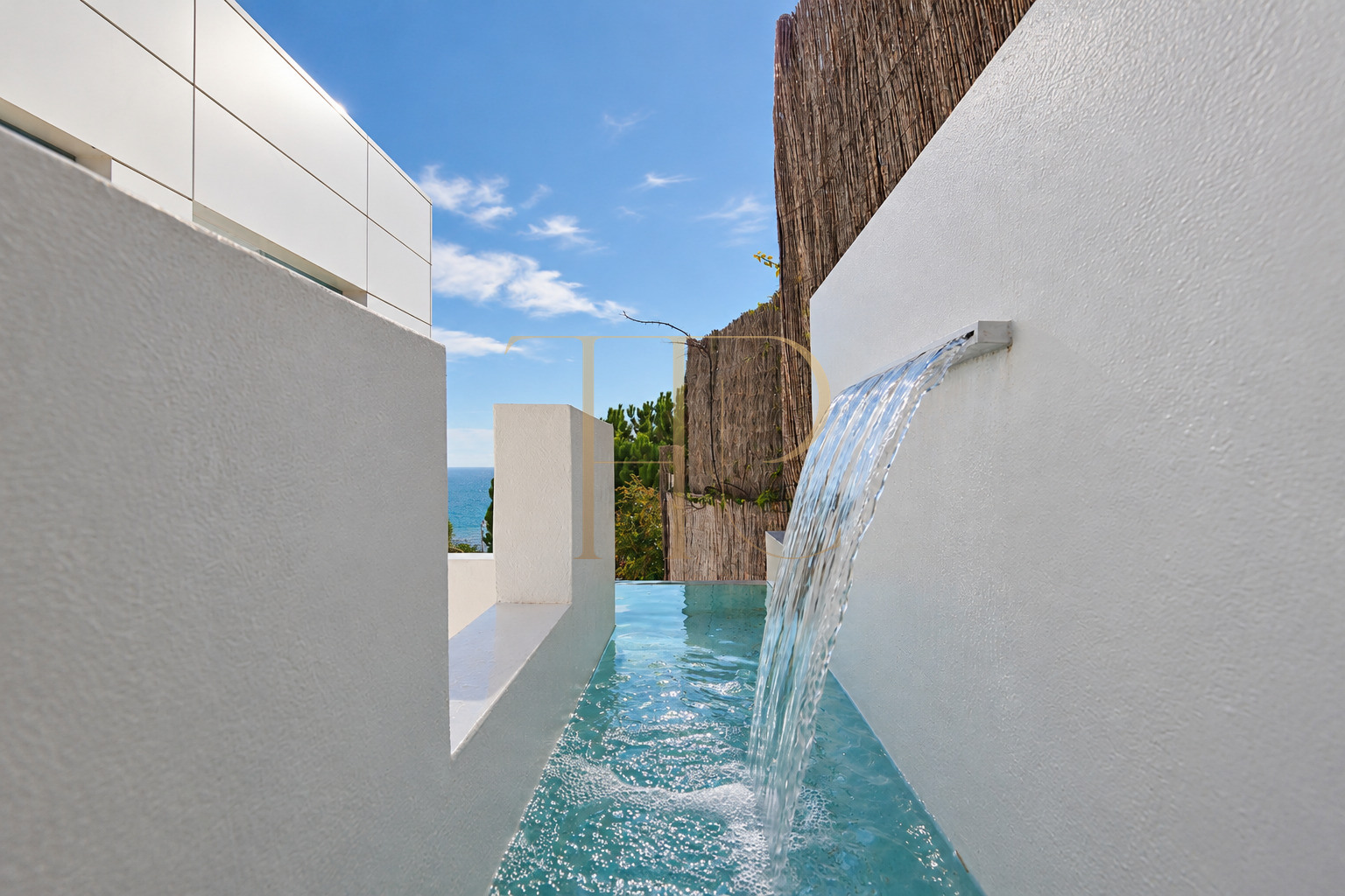 Villa for sale in Sitges with sea views and two pools