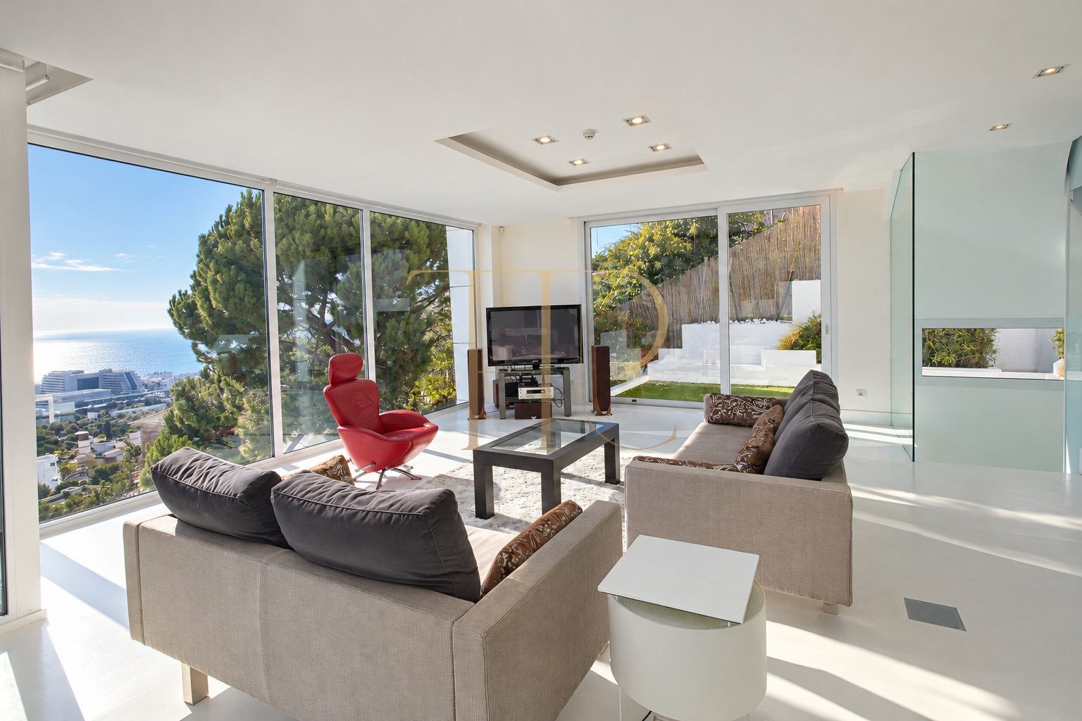 Villa for sale in Sitges with sea views and two pools